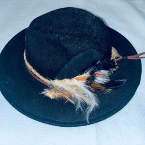 Elegant Black Hat with Feather Detail